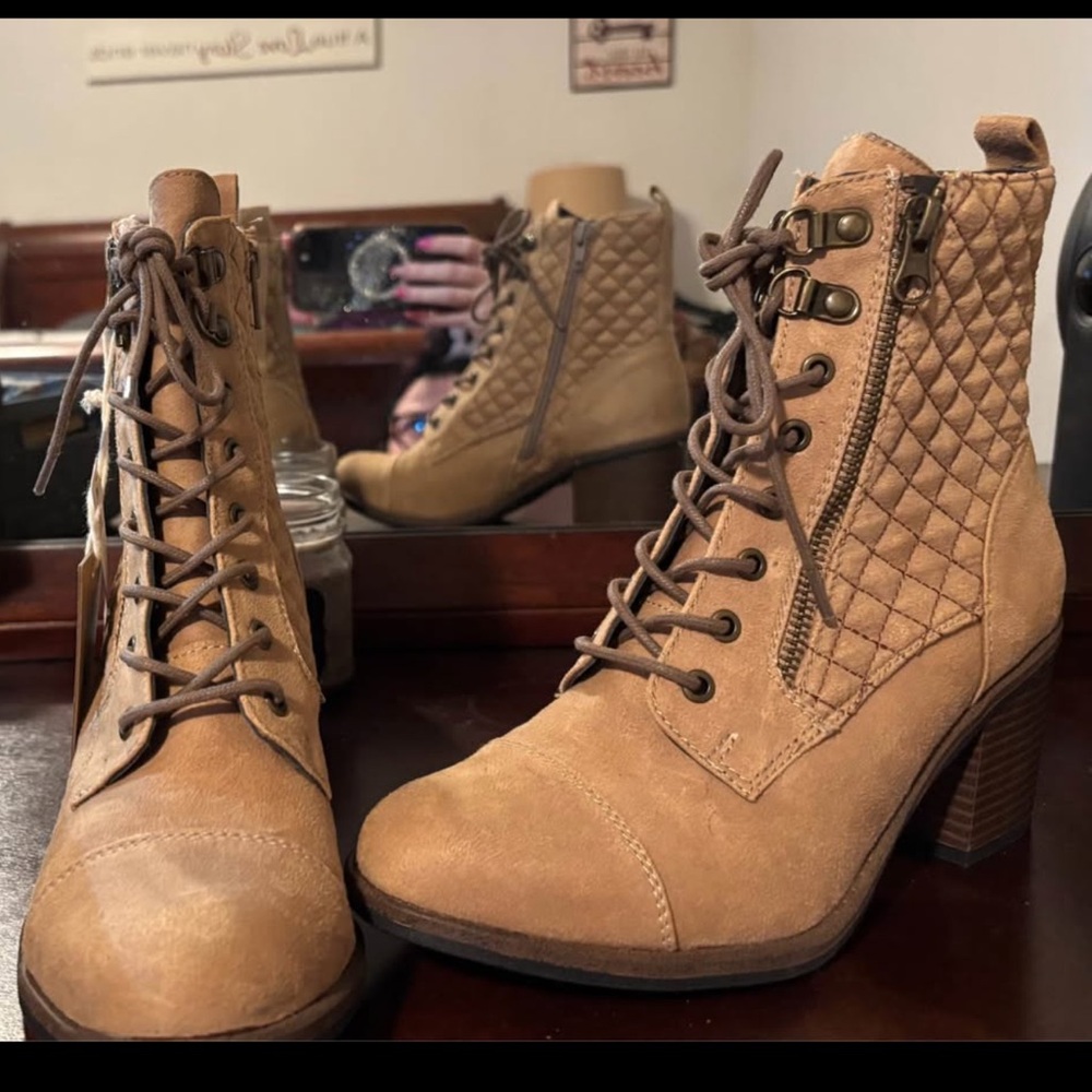 BOOTS